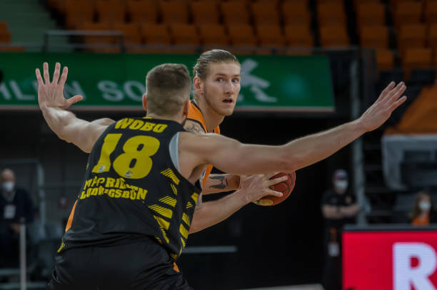 己在转会市 己在转会市