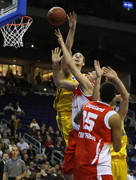 由在关键时 由在关键时